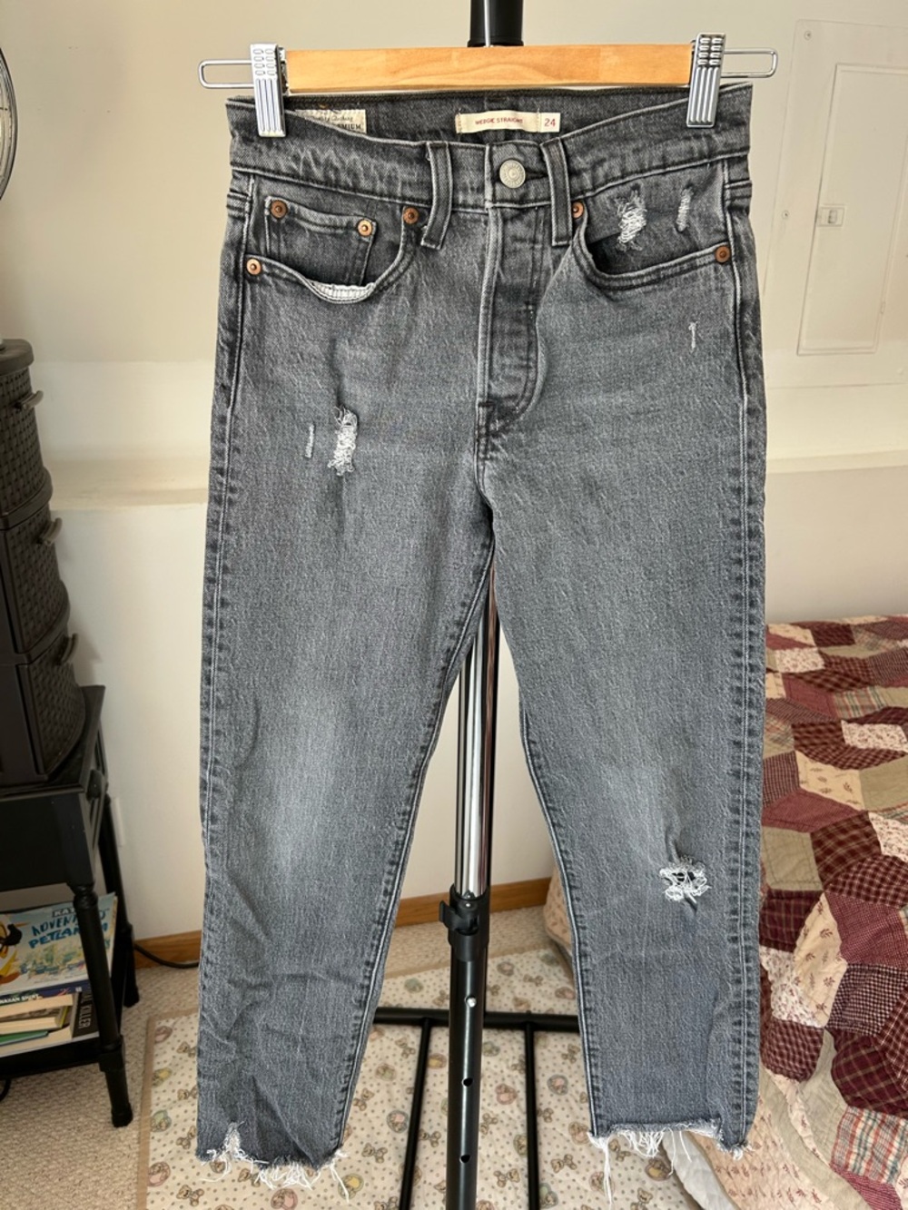 Levi’s Premium Wedgie Straight Jeans 24